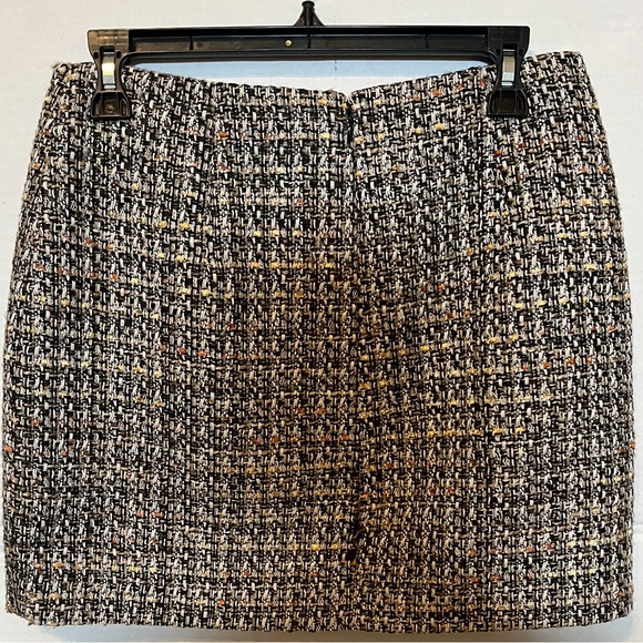 Gianni Bini Cute Black/Tan skirt with accent buttons and front slit Size 8 NWT - Picture 4 of 9